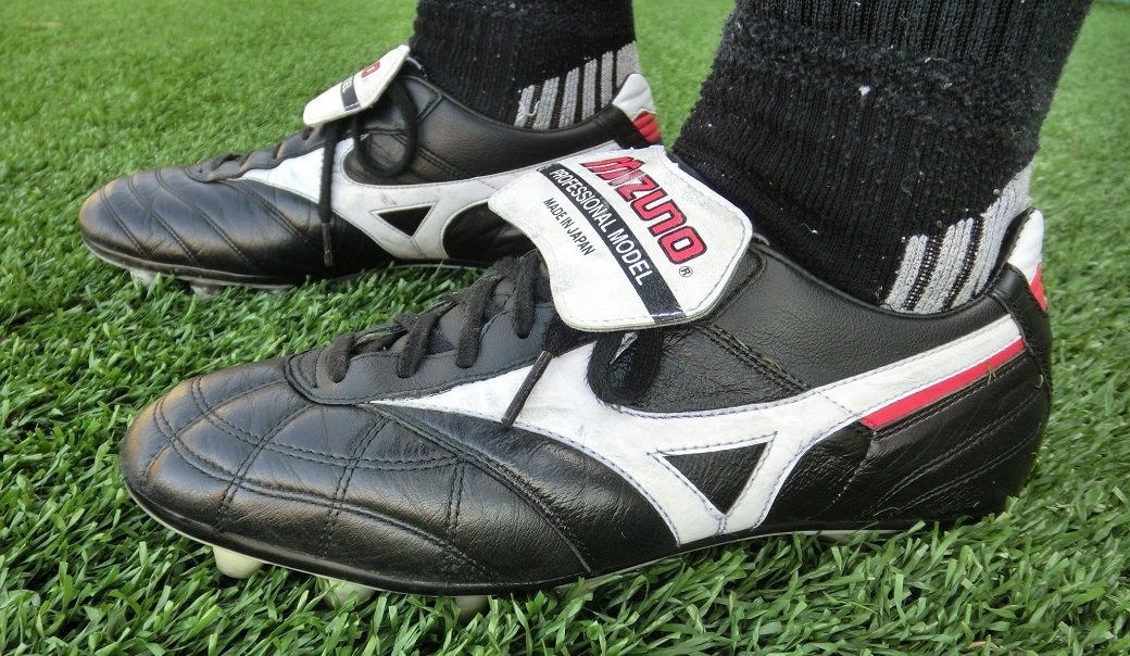 サッカースパイク レビュー】 ミズノ モレリア2 ノーマルステッチ vs