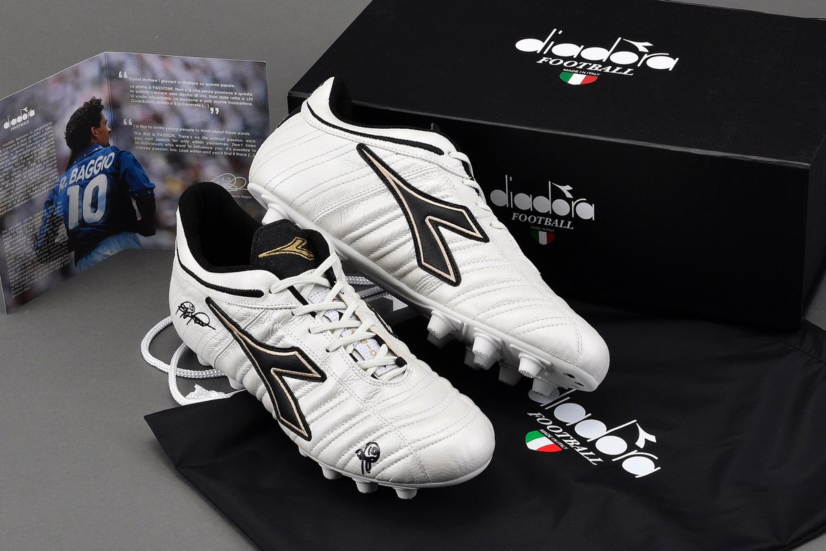 ロベルト・バッジョ 来日記念】 本人直筆サイン入り、diadoraの