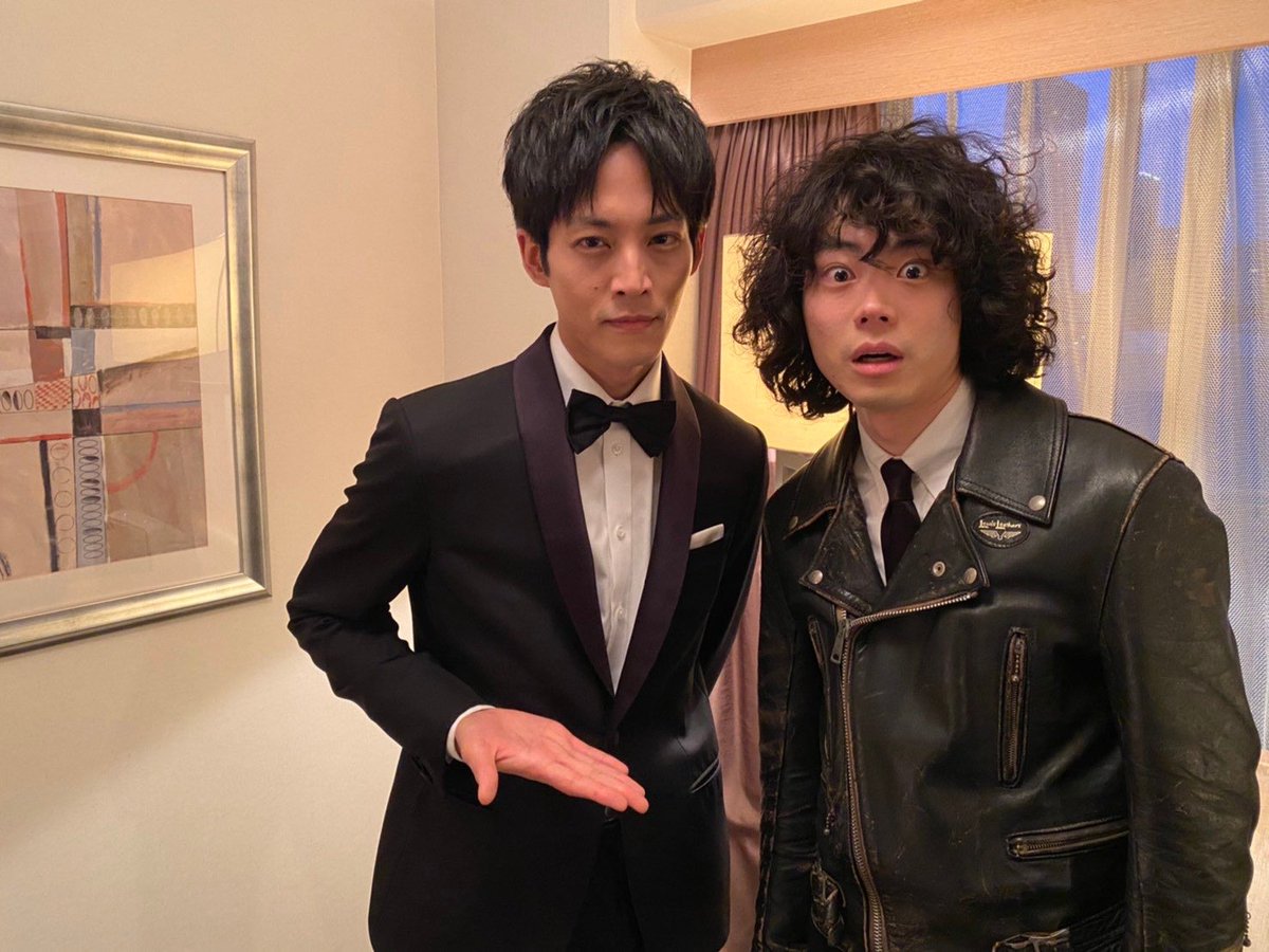 菅田将暉の私服 「日本アカデミー賞2021」で着用した衣装です。 胸元に