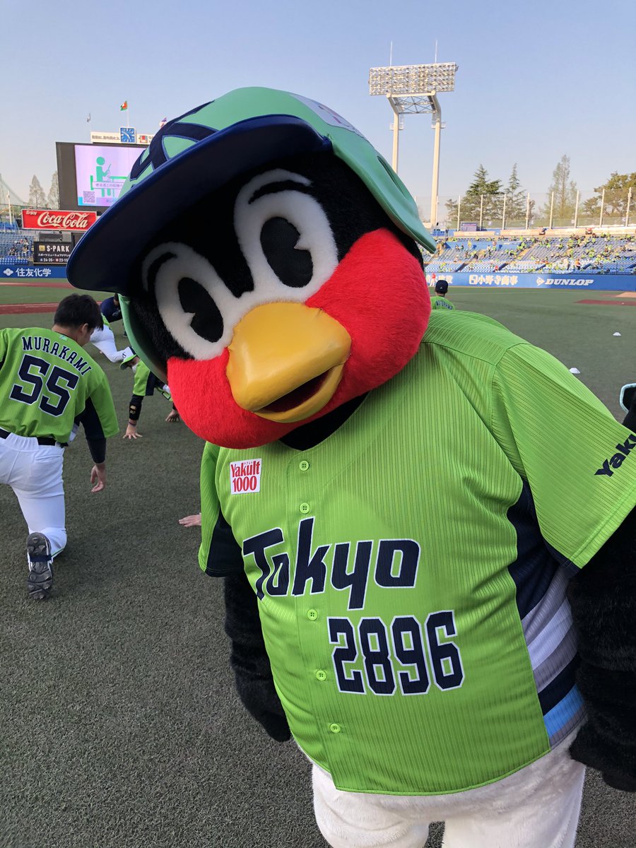 選手と一緒に2021 TOKYO燕パワーユニホームでパチリ📸 #つば九郎 #燕