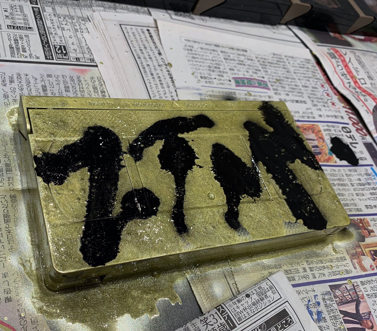 発売記念にVHSビデオテープ📼 100本作った 中身の映像はスプレーしすぎ