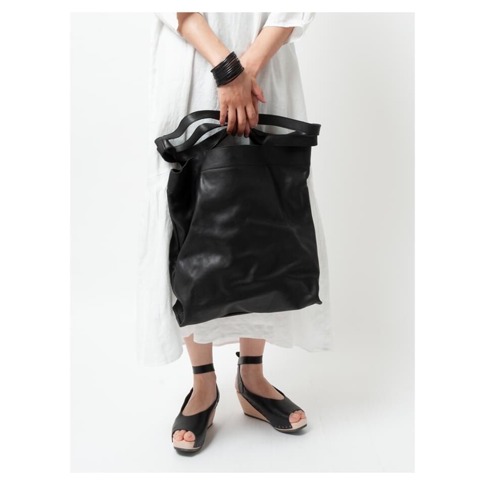 極美品trippen トリッペン ボディバッグ ブラック バッグ trippen