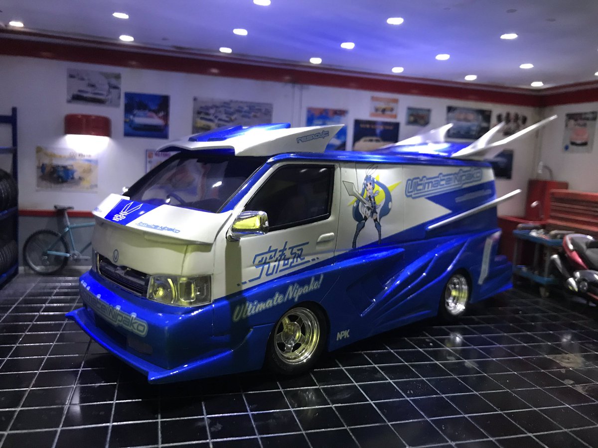 RT @Saishin560: アオシマ 200系ハイエース バニング ニパ子カラー