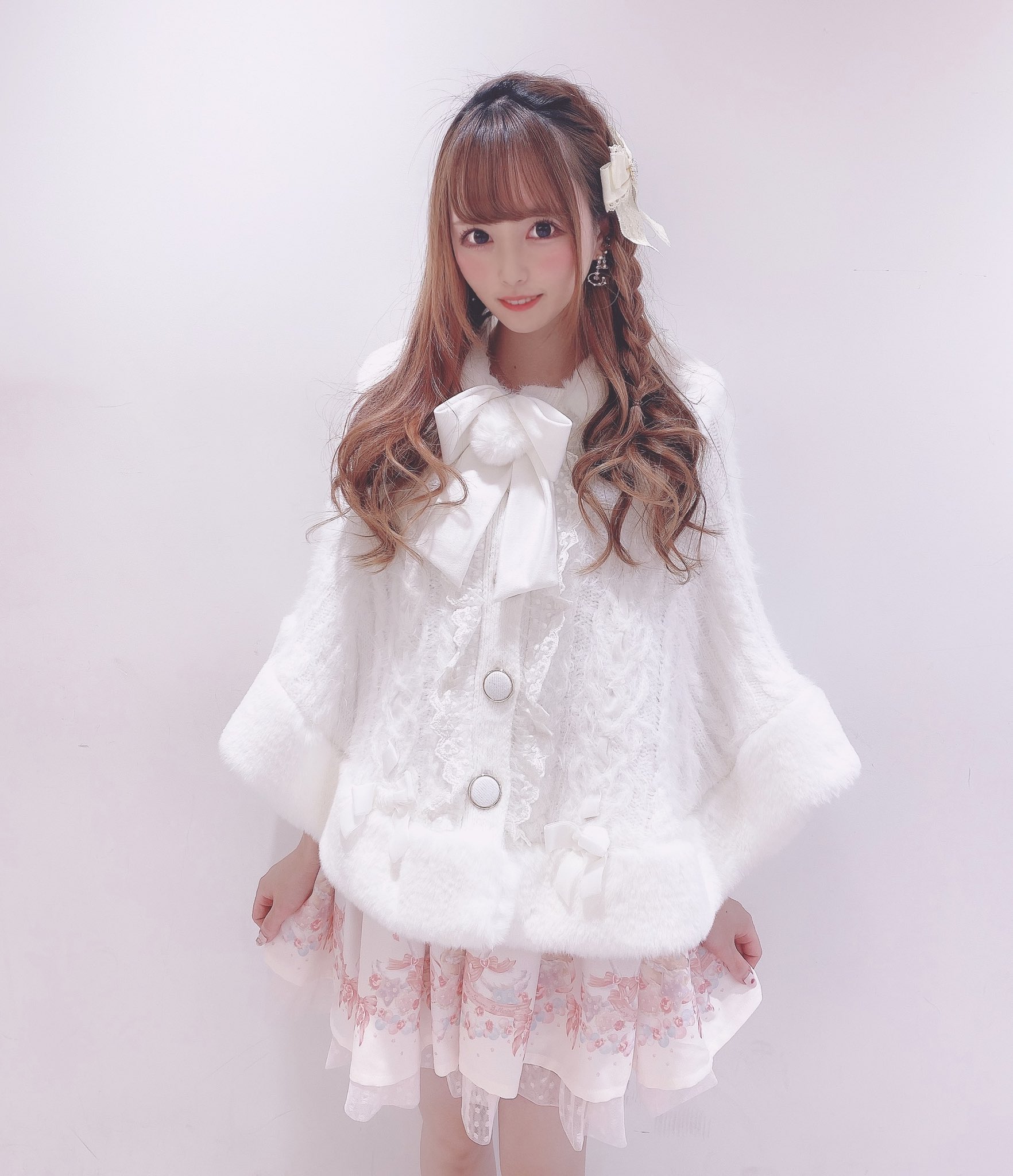 美品】LIZ LISA リズリサ ニットポンチョ ポンポン フード アイボリー