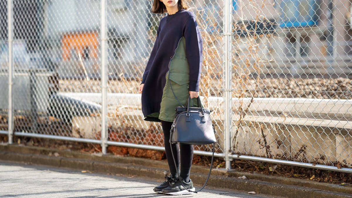 スウェットワンピース：sacai 20aw スニーカー：sacai × NIKE バッグ