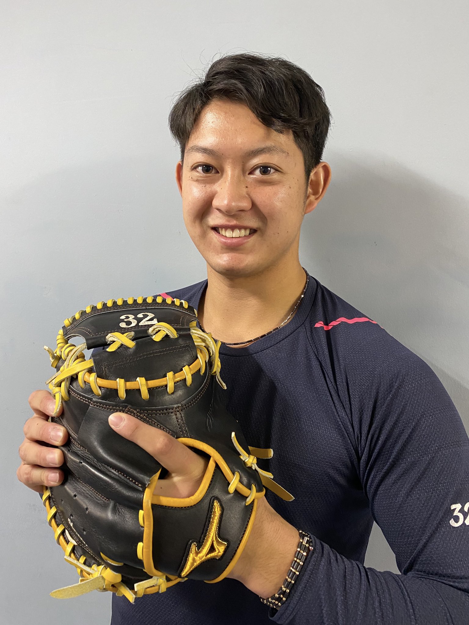 佐藤都志也選手実使用バッティンググローブ
