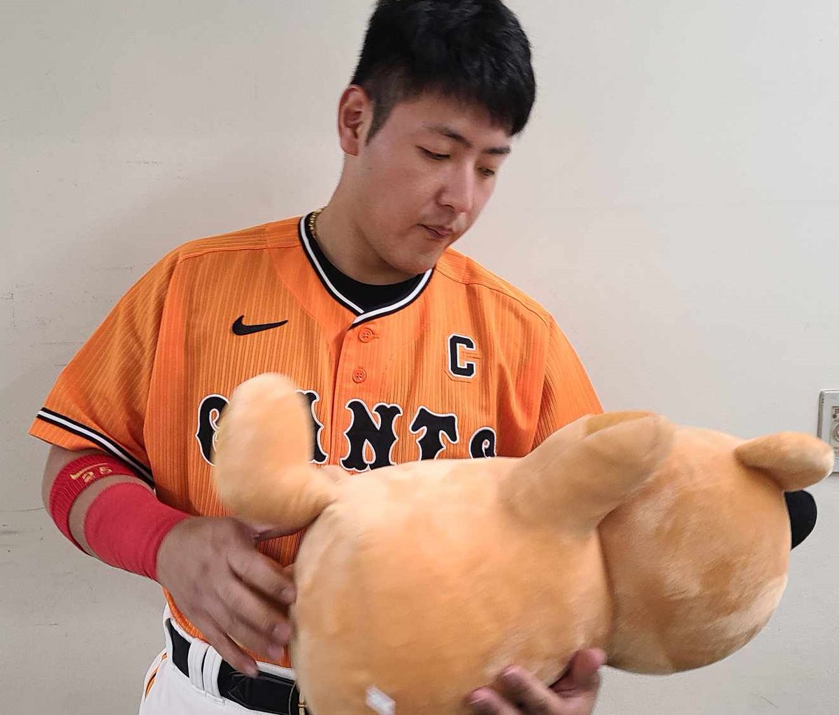 岡本和真選手 通算200本塁打 記念グッズ第2弾販売中✨ ＼ 第2弾グッズ