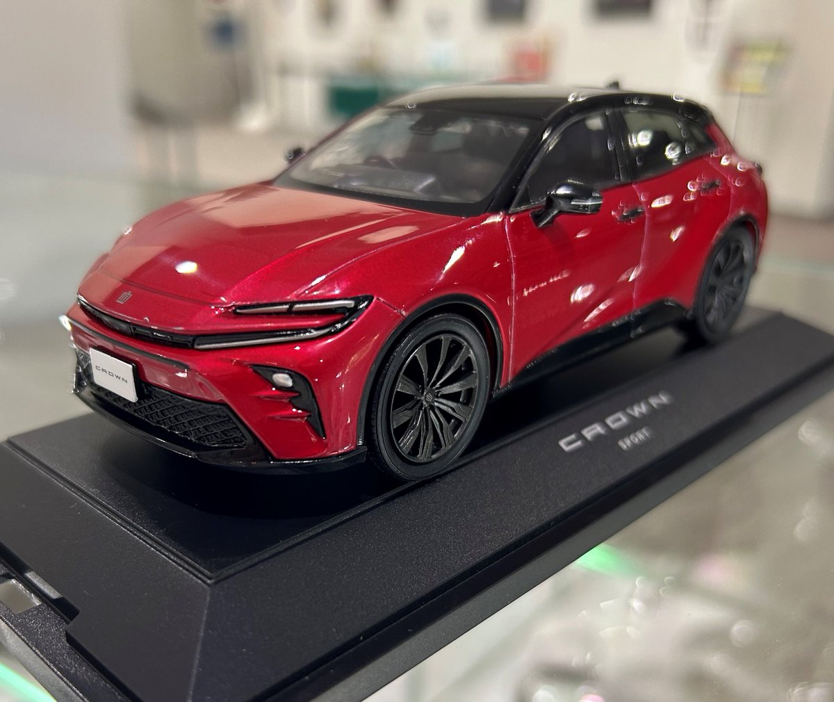 新型 #カラーサンプルミニカー 発売📣】 明日10/14（土）より #トヨタ