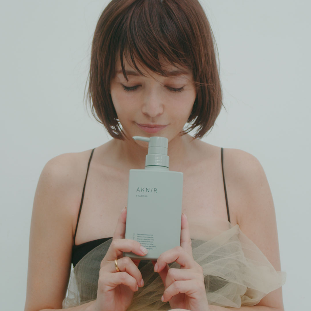 モデル梨花開発のヘアケア／ 30代から深刻になる髪のうねりやパサつき