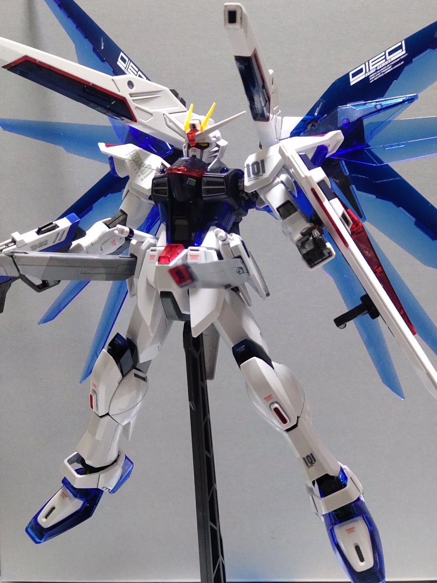 一番くじB賞MGフリーダムガンダムソリッドクリアver完成。素材の味を