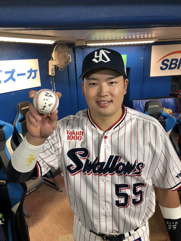 本日ヒーローインタビュー選手となった、原樹理投手と村上宗隆選手の