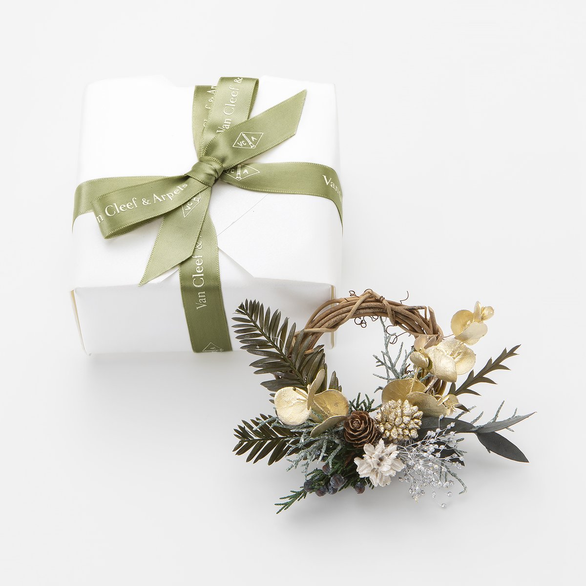 12/29まで、ヴァン クリーフ＆アーペルではホリデーシーズンを祝し、e