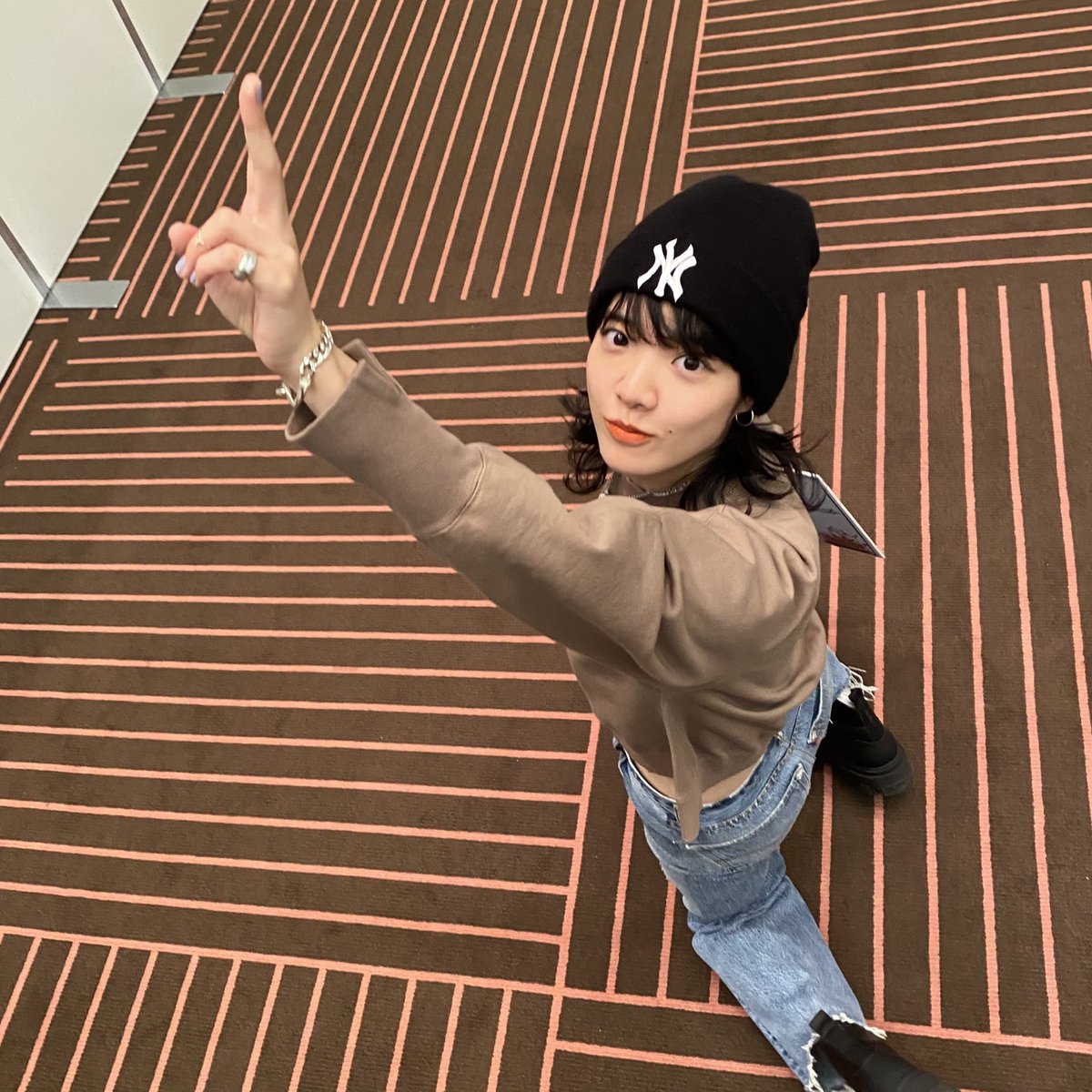 あいみょんのニット帽買おうと思うんだけど… これかな？？横のマークが