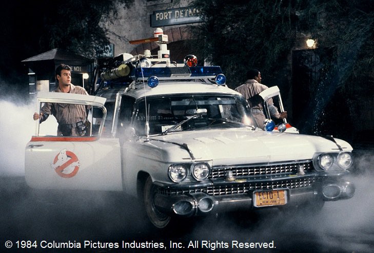 ゴーストバスターズ の専用車両 ECTO-1（エクトワン）は、1959年型の