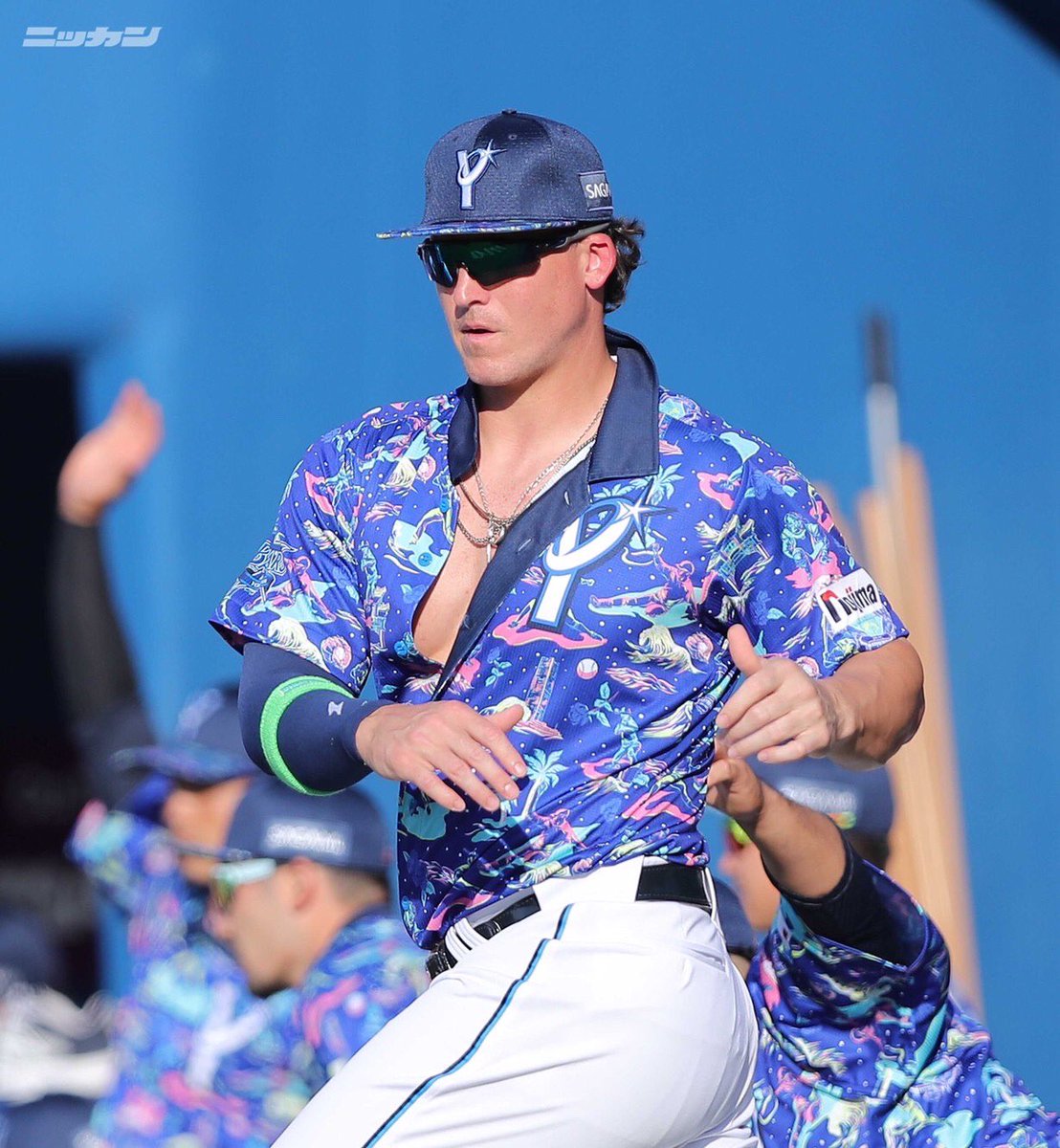 オースティン特別企画④】 ウオーミングアップ中、襟付き開襟シャツ型