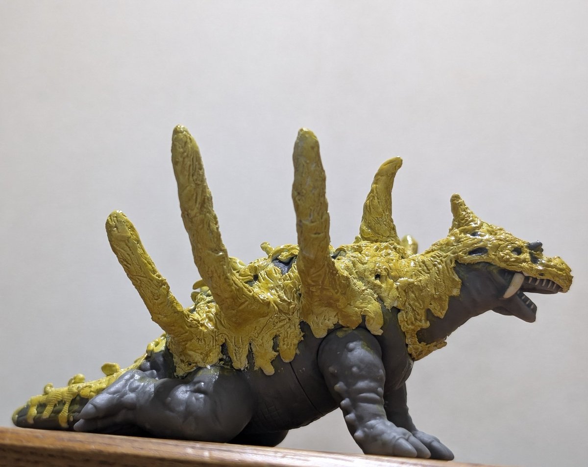 ソフビ改造 パゴスを改造して 古代粘菌怪獣エドマフィラ を作りました