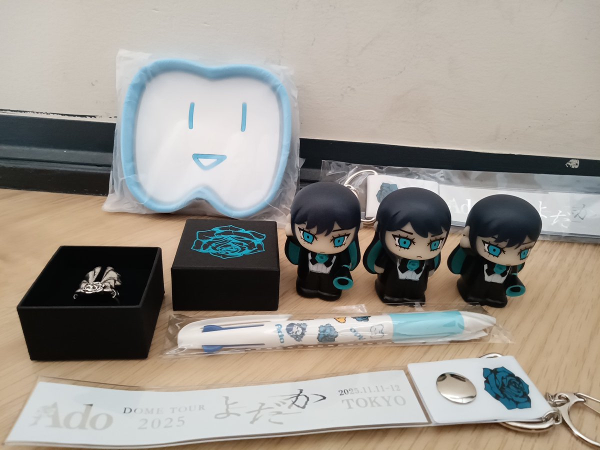 Ado DOME TOUR 2025 よだか VIP特典 スノードームとブローチ ado DOME