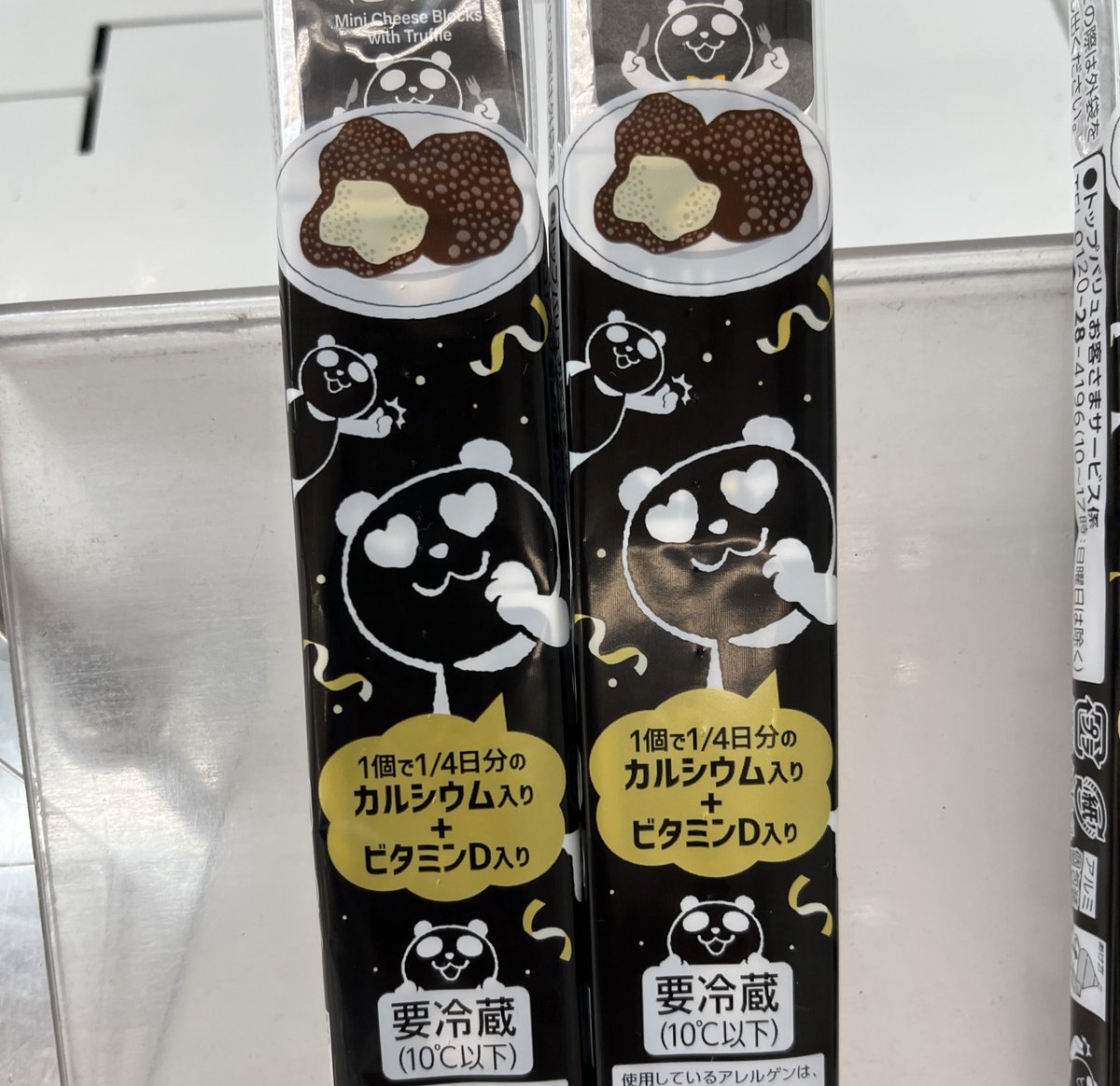 ブラックフライデー開催中の売場に行くといろんな表情のブラックパンダ