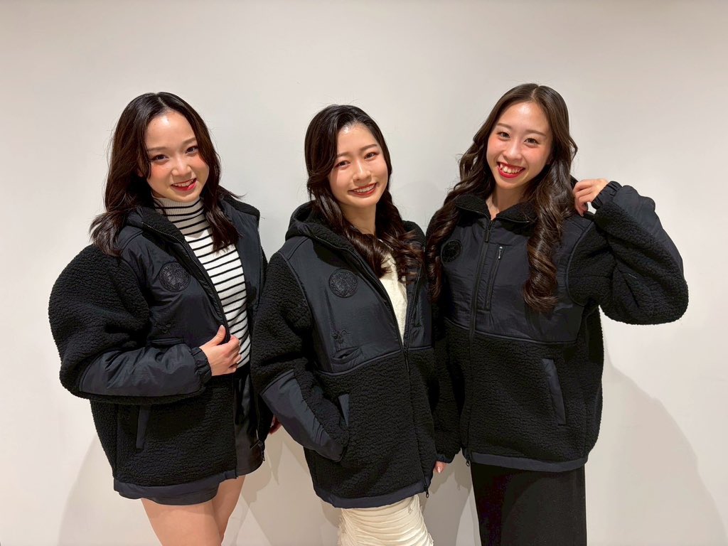 本日から販売🧣// 『Hummel製ボアジャケット』はダイヤモンドルージュ