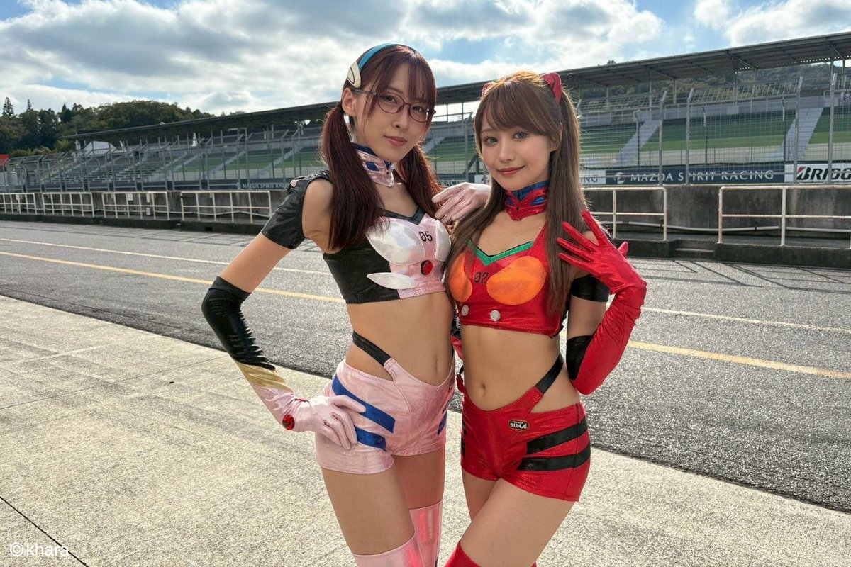 東京オートサロン2026ではエヴァレーシングのメインスポンサーである