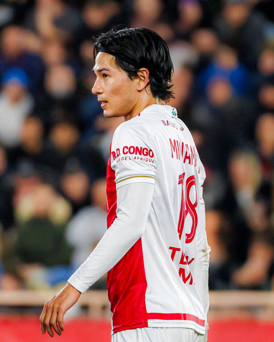 シャビ・エルナンデス選手は、2005年12月にFCバルセロナでの練習中に右