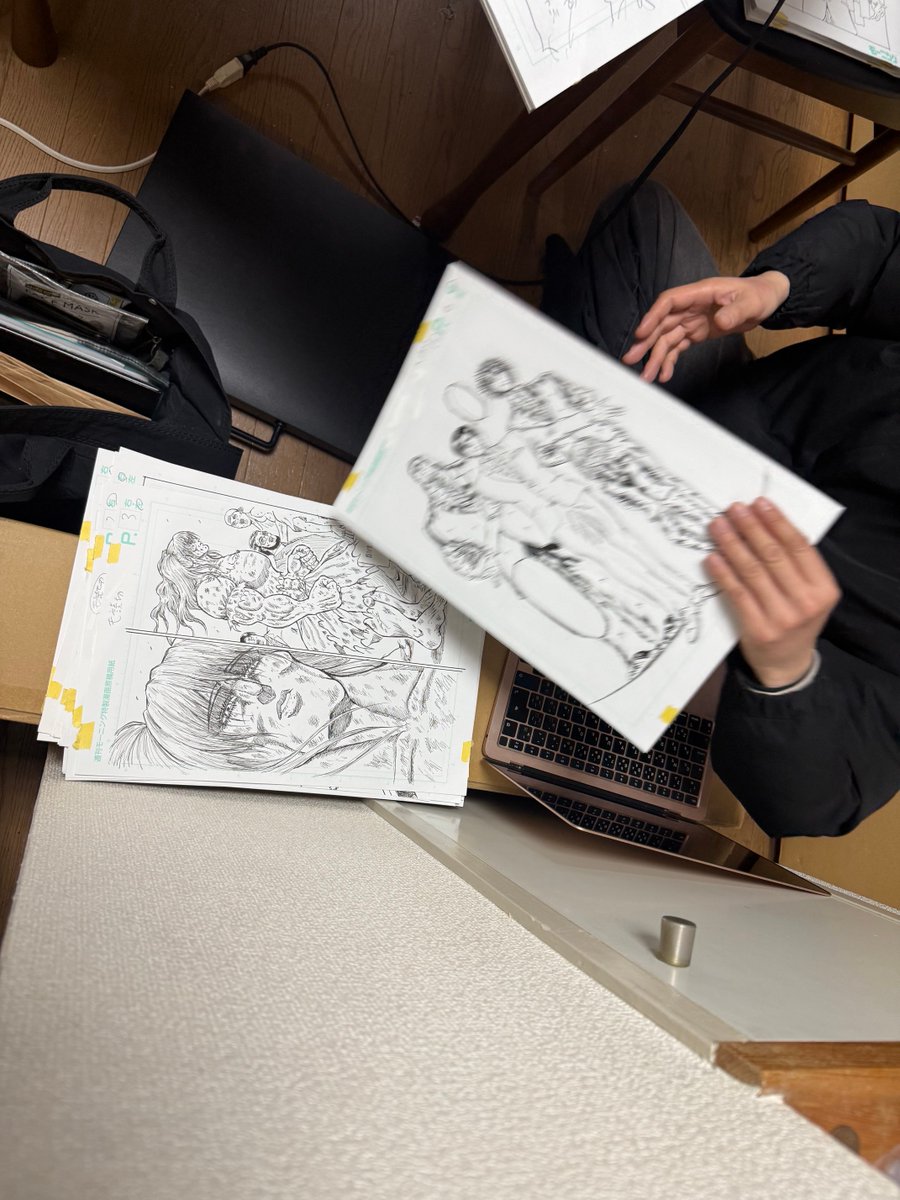 カフェソードフィッシュのシゲさんが原画展に使う原稿を受け取りに来て
