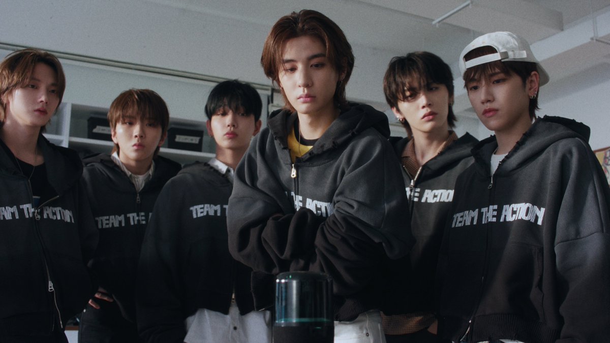 ACTION BOYNEXTDOOR THE フーディー　トレカなし TEAM