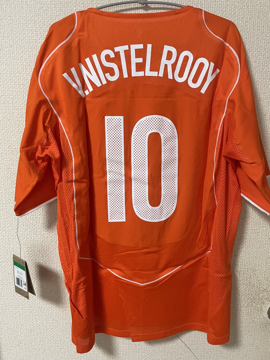 2004年オランダ代表復刻ユニ 10番ファンニステルローイ、なかなか良い