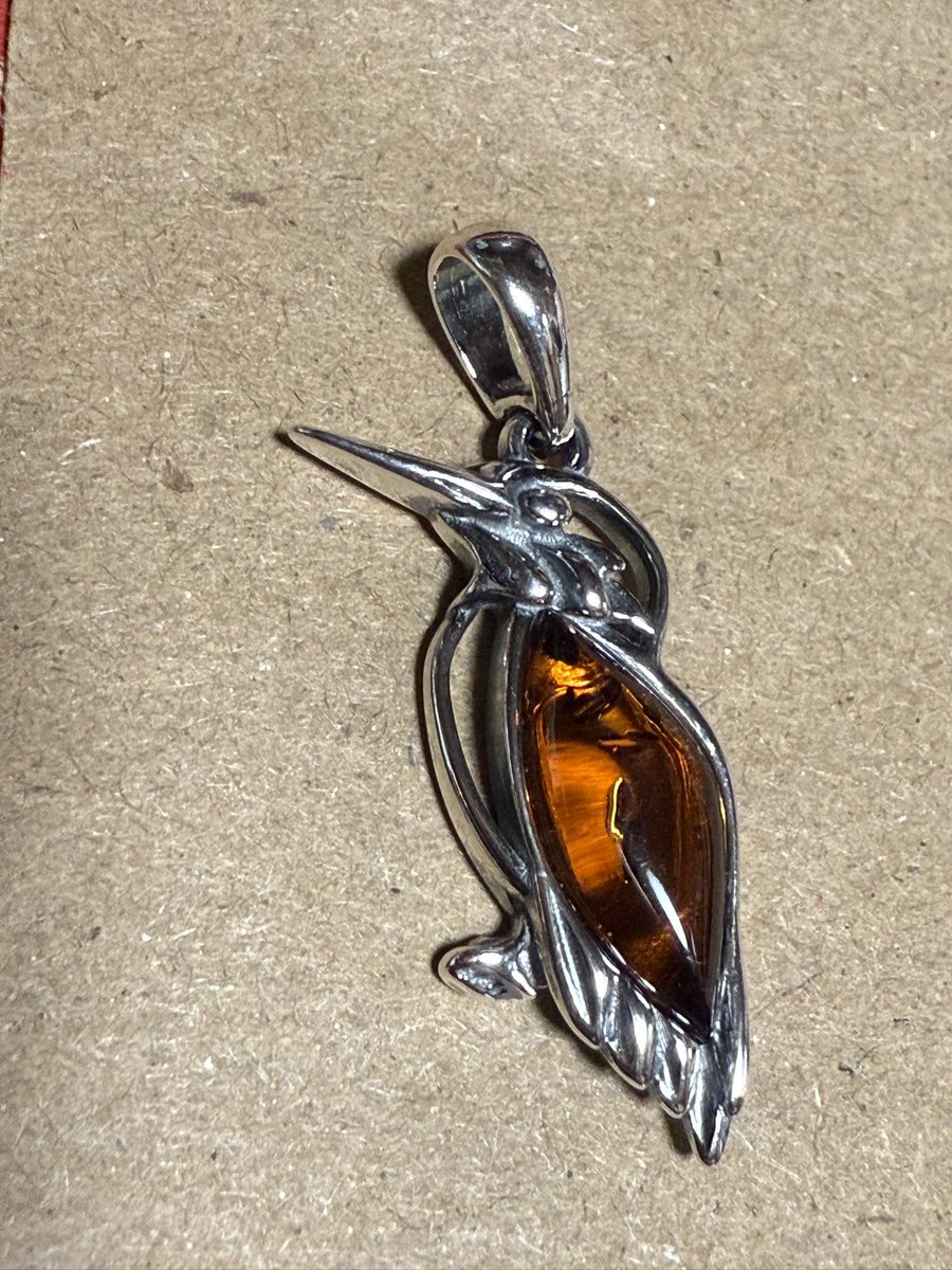 ポーランドのお店で、S&A社の #カワセミ のペンダントトップが販売され