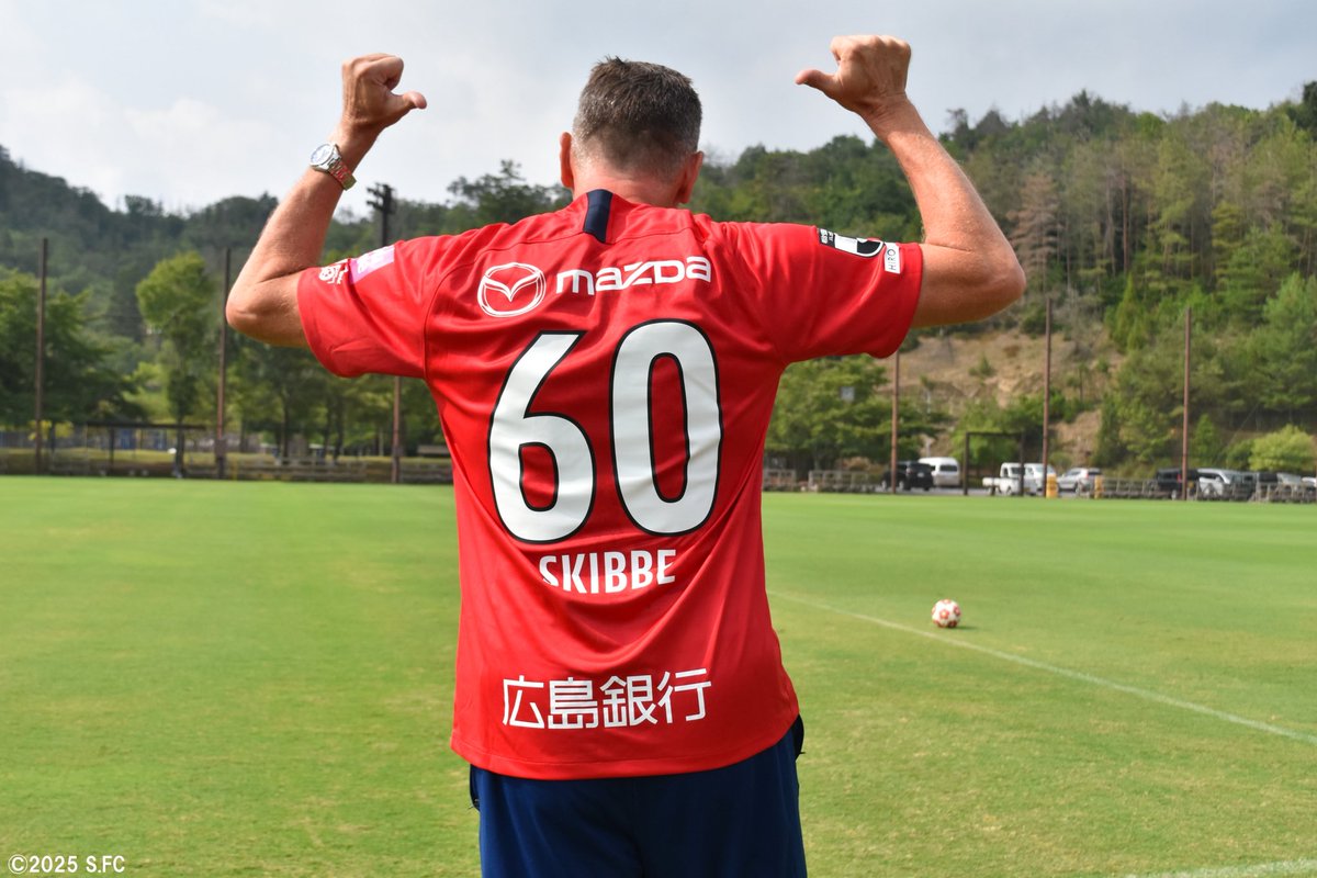 本日、8月4日は #ミヒャエルスキッベ監督 の60歳の誕生日🎂 練習前に