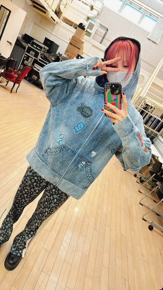 LiSAアイスクリーム グッズ🍨 デニムパーカーは、本物のデニムなの