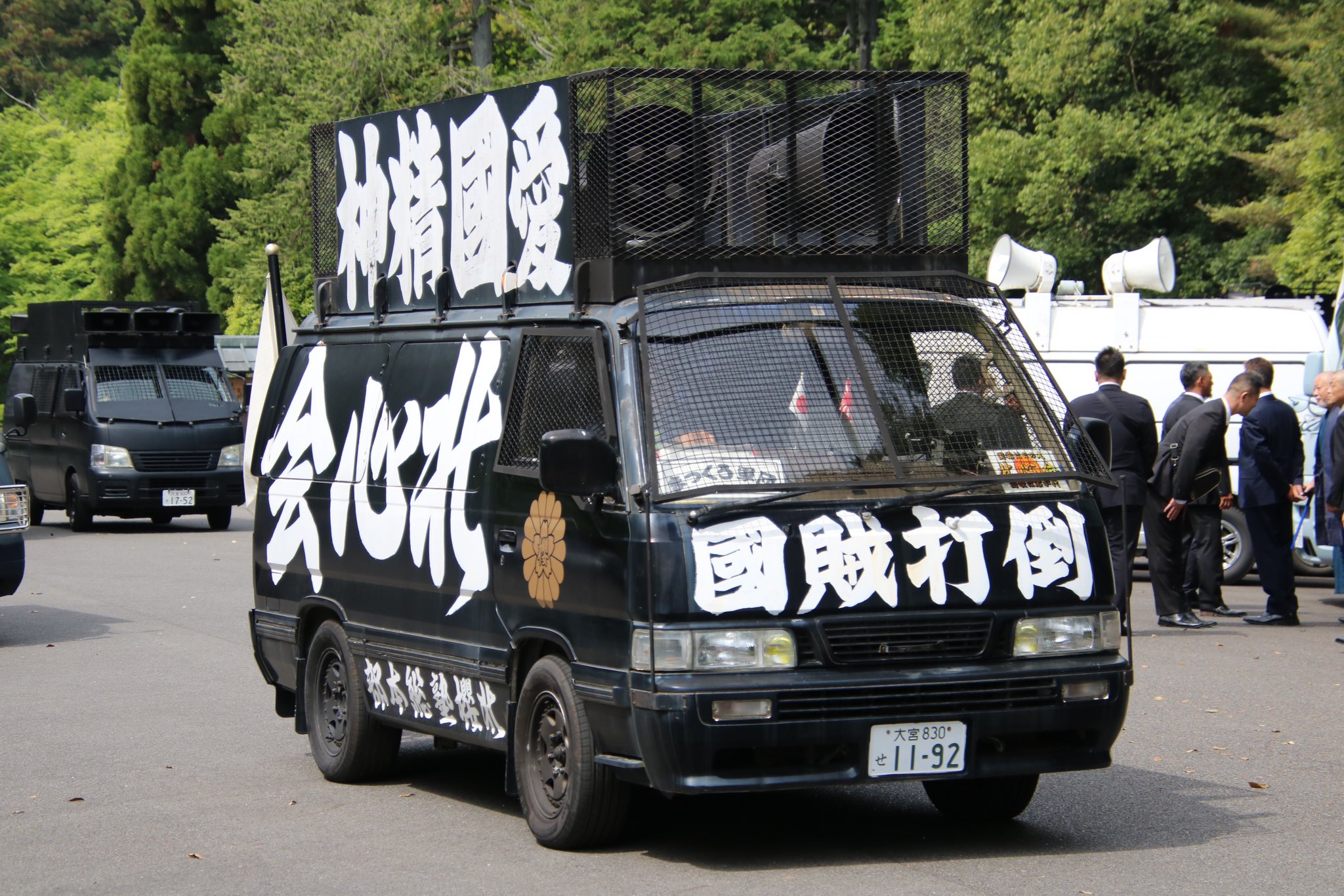 右翼街宣車エルグランド② 右翼街宣車エルグランド②