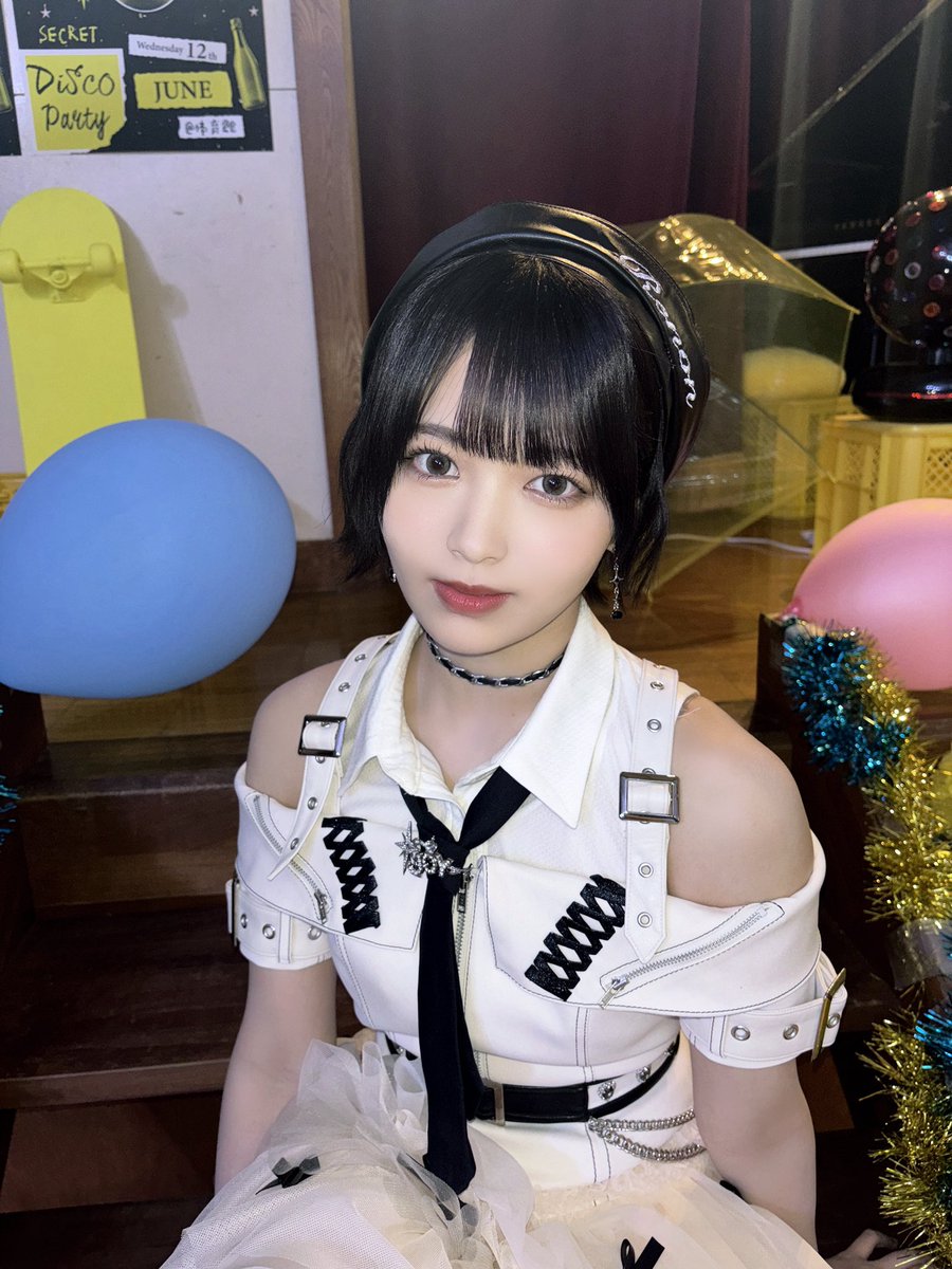 衣装もベレー帽もピアスもチョーカーも全部かわいい！！ なんと名前
