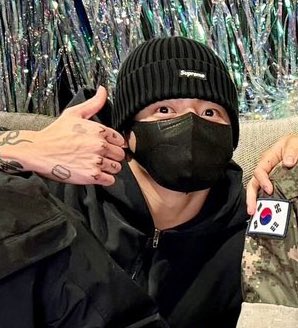 JEON JUNGKOOK SUPREME • black overdyed beanie $40 ( 240612 @BTS_twt )