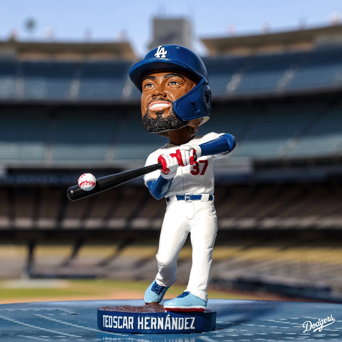 先着限定配布】ボブルヘッド テオスカー・ヘルナンデス ドジャース