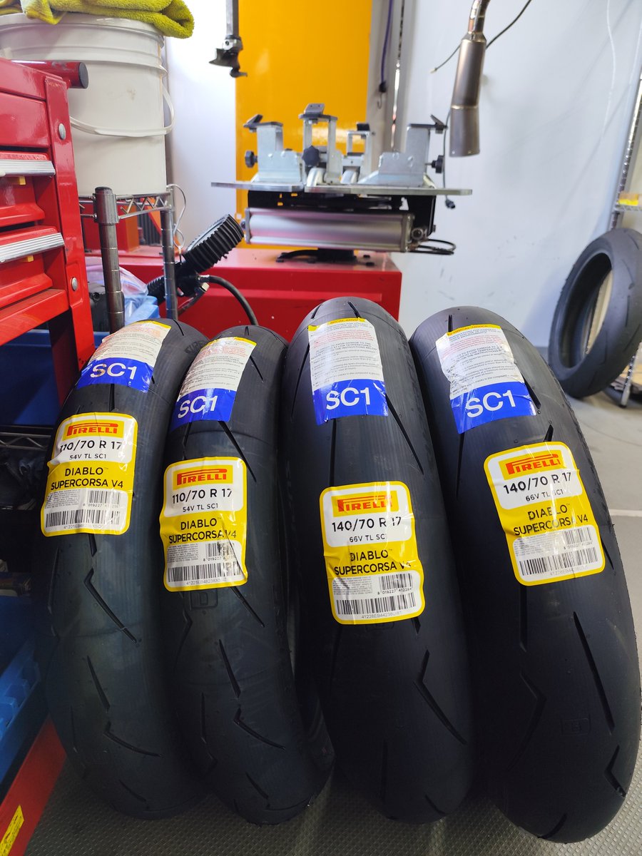 ピレリ スーパーコルサ V4 SC3 前後110/70R17 150/60R17 ピレリ