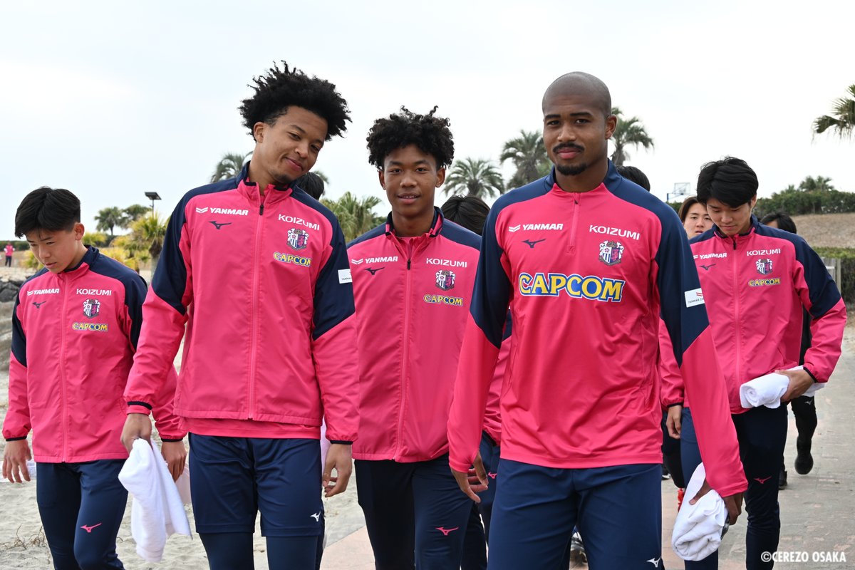 セレッソ大阪トレーニングウェア 選手着用モデルのトレーニングシャツや限定グッズが新登場