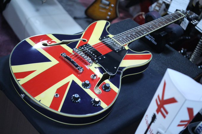 リペア担当です😎🇬🇧 今日はユニオンジャックボディの『Aria ProII