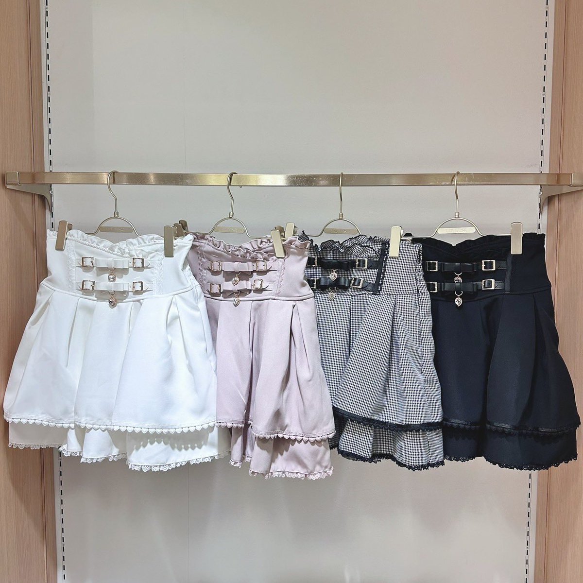 ❤︎ 𝐋𝐈𝐙 𝐋𝐈𝐒𝐀 近鉄Pass'e店 ❤︎ #2連リボンベルトスカパン