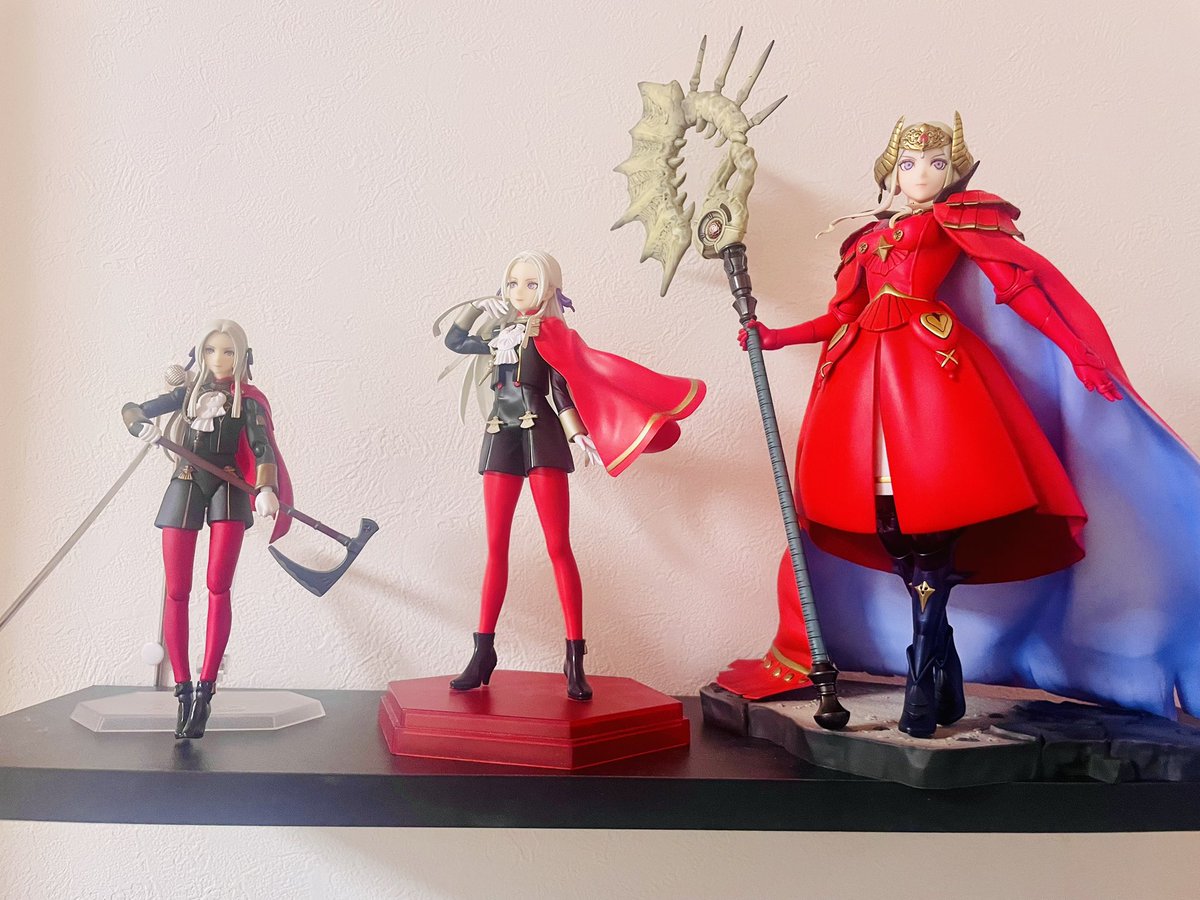 エーデルガルトのフィギュア並べてみたら だんだんサイズが大きくなっ