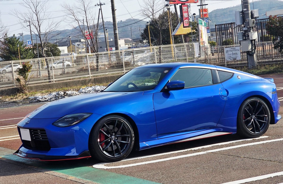 この車を選んだ理由 スタイリングが悪魔のZ現代風。 ワンガンブルー