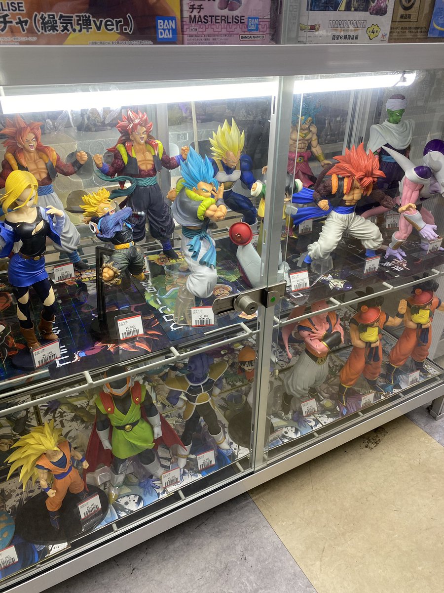 ブックタウン津島店価格情報】 ショーケース内のドラゴンボール