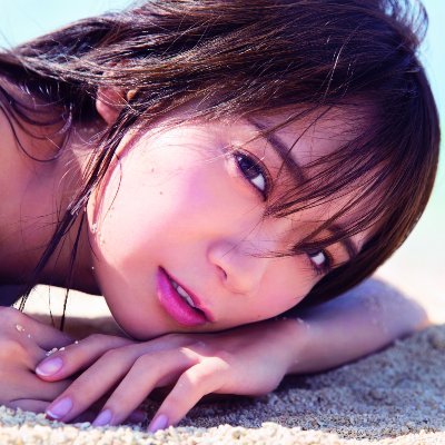 乃木坂46 秋元真夏2nd写真集『しあわせにしたい』発売中！【公式