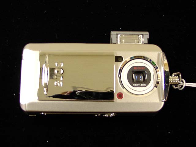 東芝、タッチパネルつきデジカメ「sora」の324万画素モデル