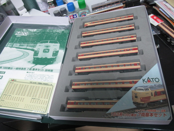 カトー・183系1000番台国鉄色 : 赤い電車は臼い線