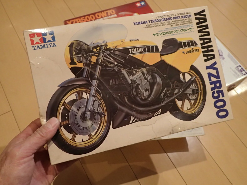 プラモ製作記 23 1/2 YAMAHA YZR500 1/12 タミヤ : 小生の備忘録