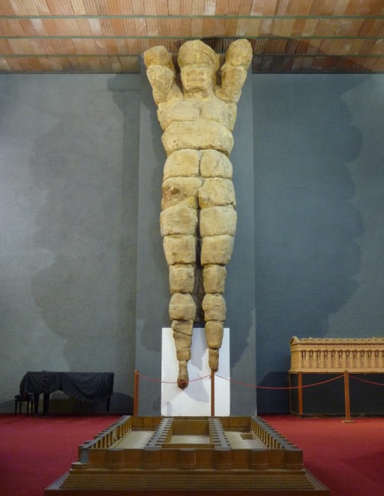 天を支える古代ギリシャの巨神アトラス 現代によみがえらせる試み