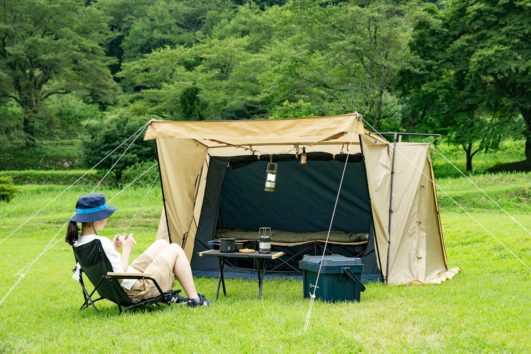 夏のソロキャン必勝術！ホールアース最新「パップテント」が使えるひと