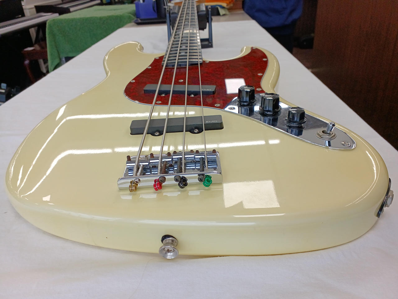 MOON CUSTOM GUITARS|ジャズベース|【ハードオフ公式通販】オフモール