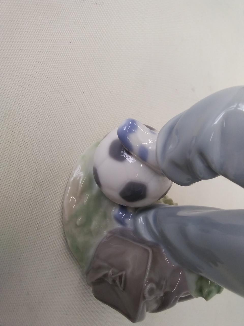 リアドロ リヤドロ(LLADRO)|サッカー少年 陶器人形|【ハードオフ公式